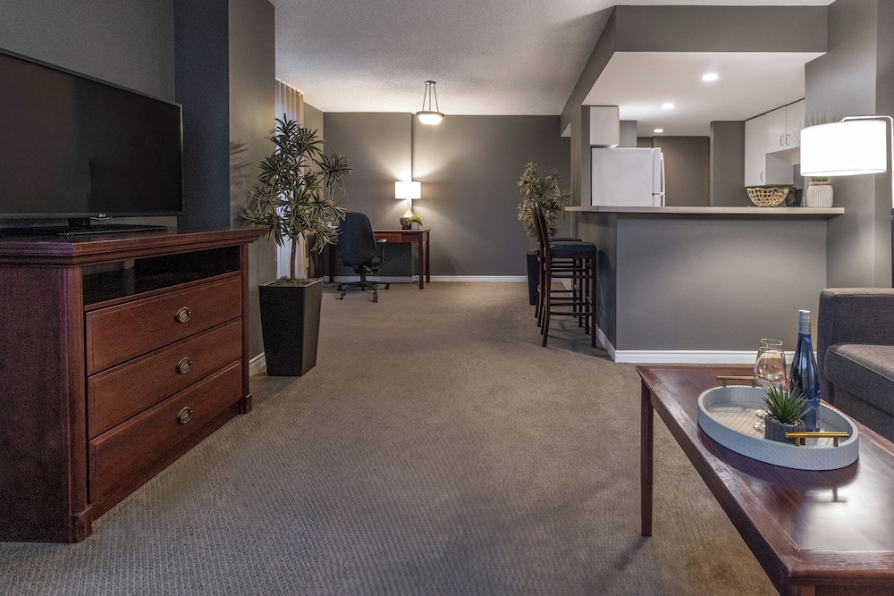 Suite, 1 King Bed with Sofa bed, Kitchenette - Photo 9