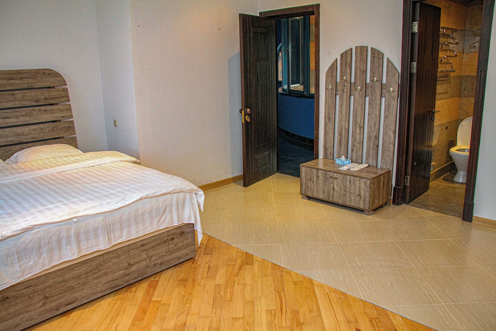 Family Apartment, 2 Bedrooms, Balcony photo 2