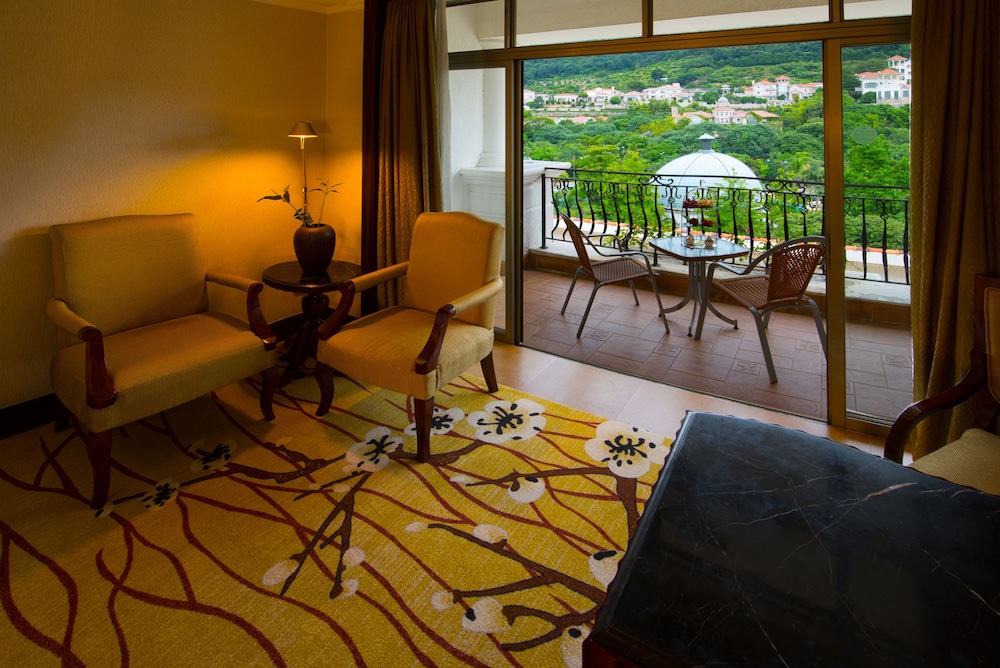Executive Room - Photo 3