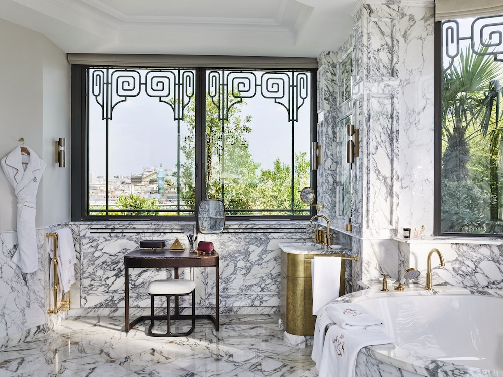 Le Meurice – Dorchester Collection bathroom photo