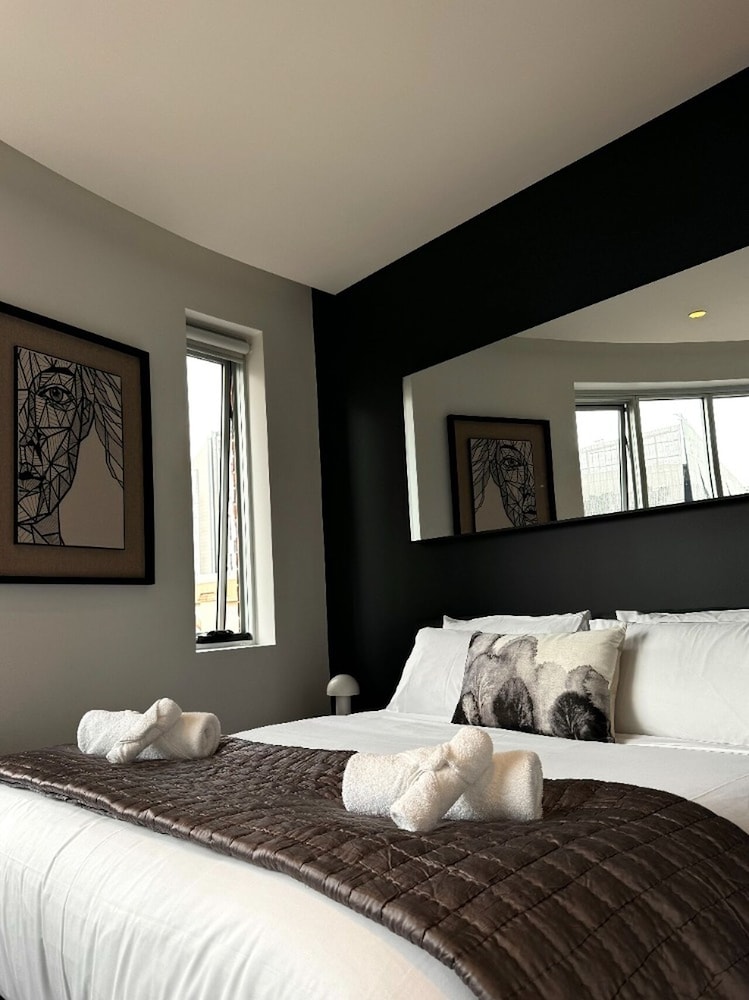 Basic Studio Suite, City View photo 2
