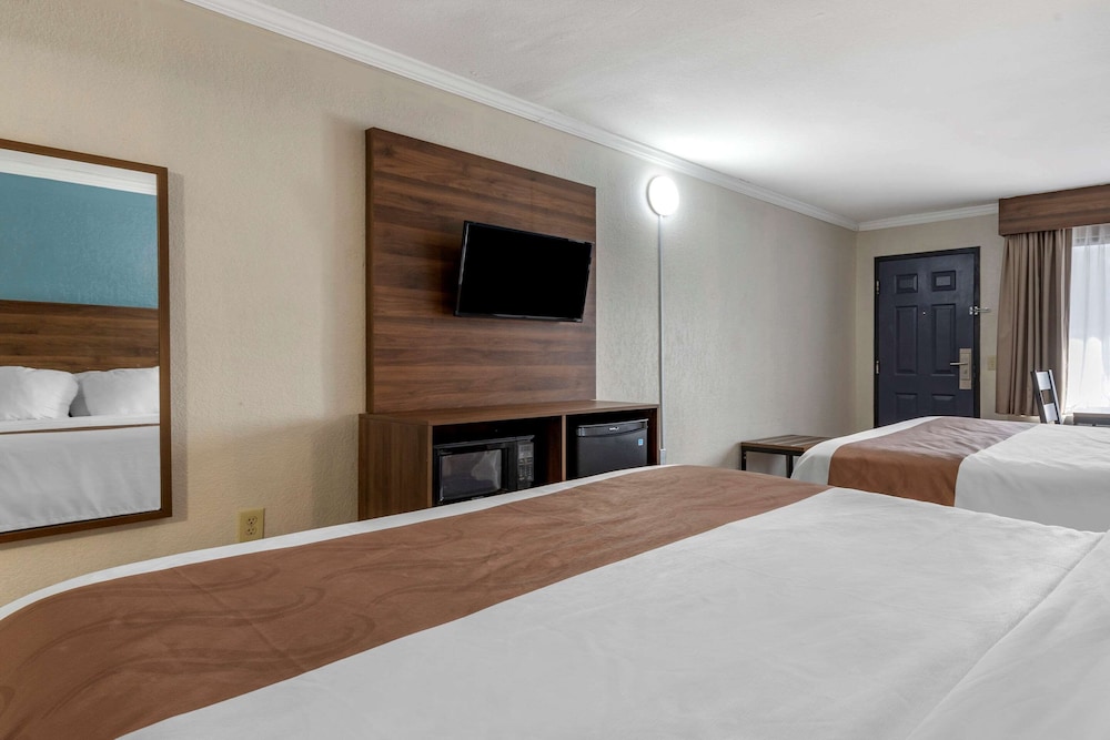 Standard Room, 2 Queen Beds, Non Smoking - Photo 4