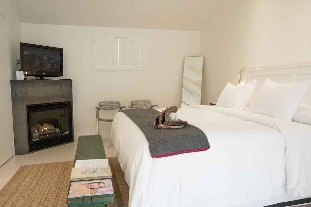 Premium Room, 1 King Bed photo 1