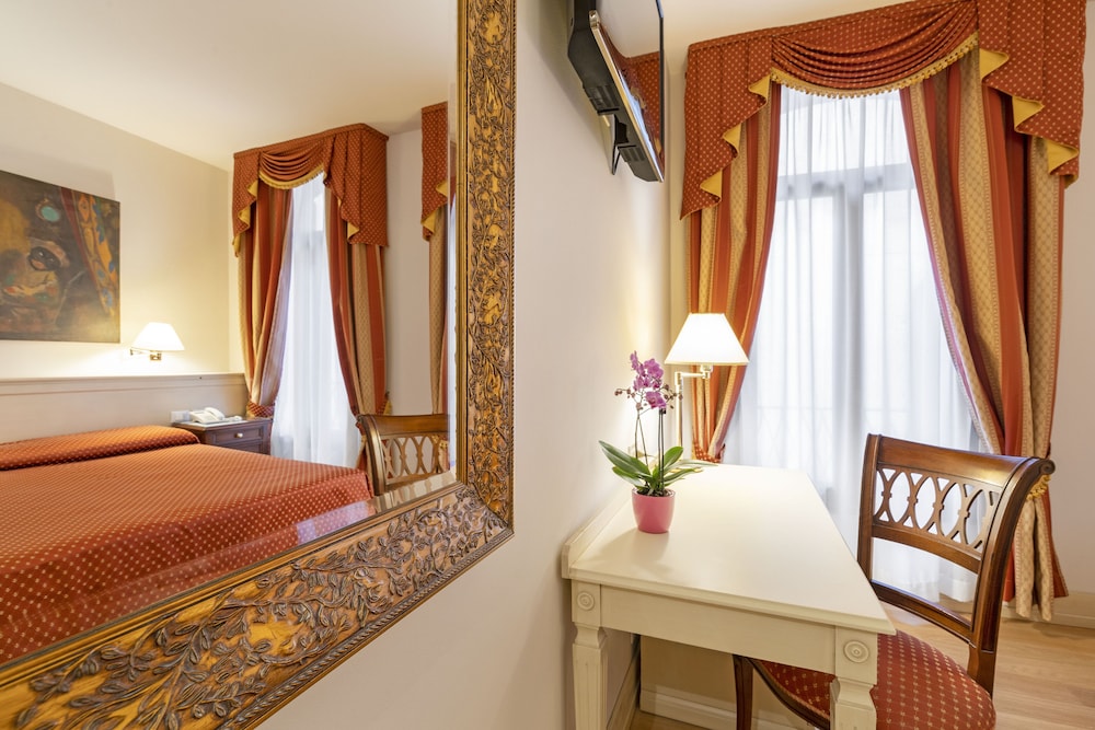 Classic Double or Twin Room photo 3