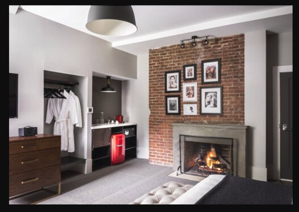 Deluxe Single Room, 1 King Bed, Non Smoking photo 3