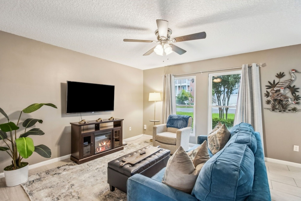 Condo, 2 Bedrooms