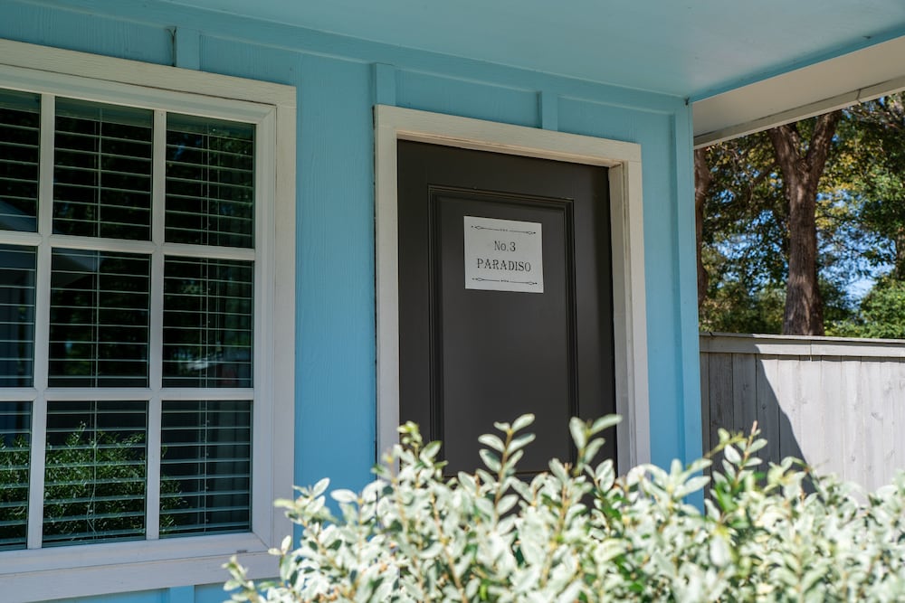 Deluxe Single Room, 1 King Bed (Bluebonnet, Mimosa, Paradiso, NOLA) photo 2