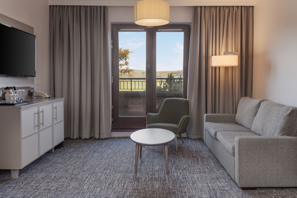 Suite, 1 King Bed, Balcony