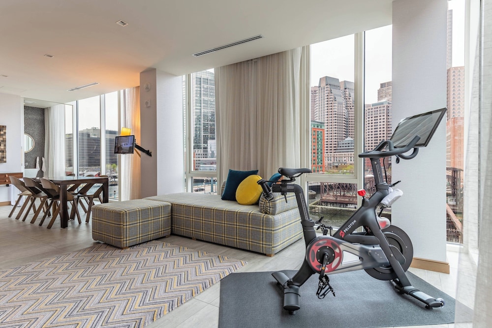 Junior Suite, 1 King Bed, Harbor View, Corner (Hearing Accessible) thumbnail 5