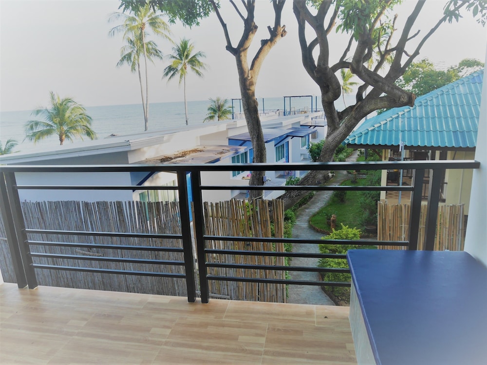 New Deluxe Building photo 2