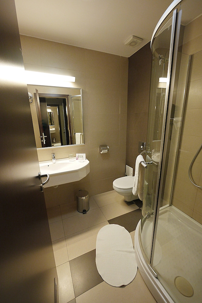 Double Room - Photo 5