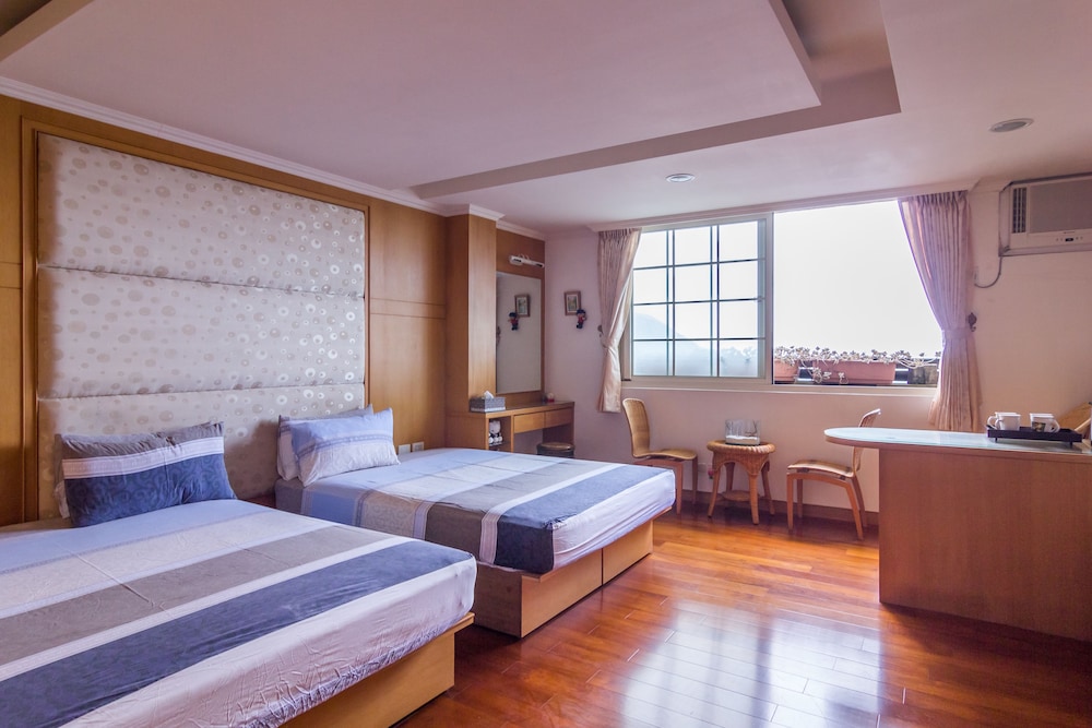 Family Quadruple Room (with Private Bathroom Outside)