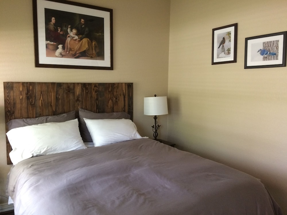 Traditional Suite, 1 Queen Bed, Non Smoking photo 1