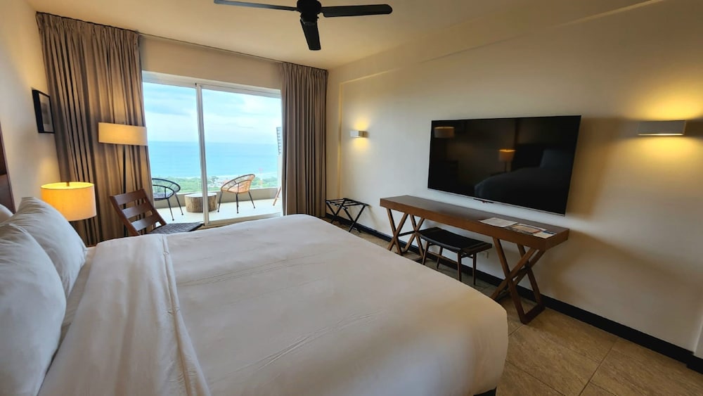 Premium Room, 1 King Bed, Ocean View (Concept) photo 3
