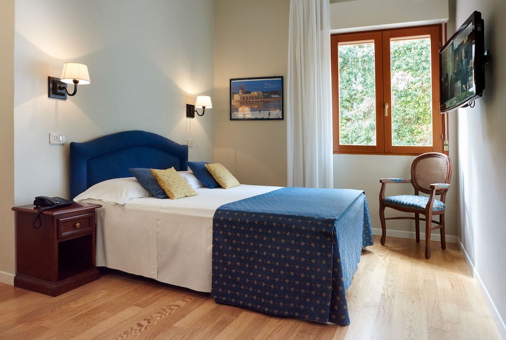 Double Room Single Use - Photo 6