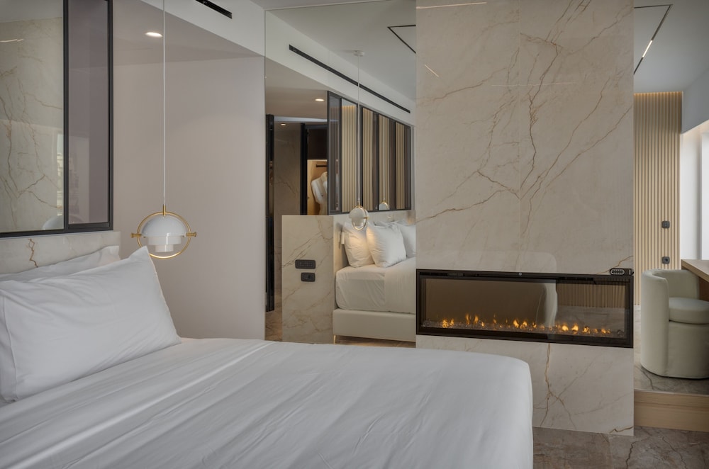 Junior Suite with Plunge Pool - Photo 3
