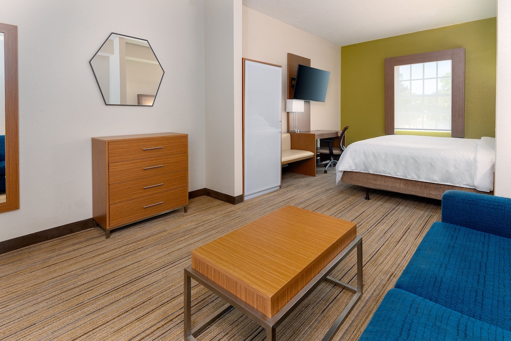 Suite, 1 King Bed, Non Smoking - Photo 3