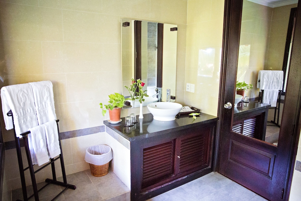 Deluxe Room, 1 Double or 2 Twin Beds, Garden View - Photo 8