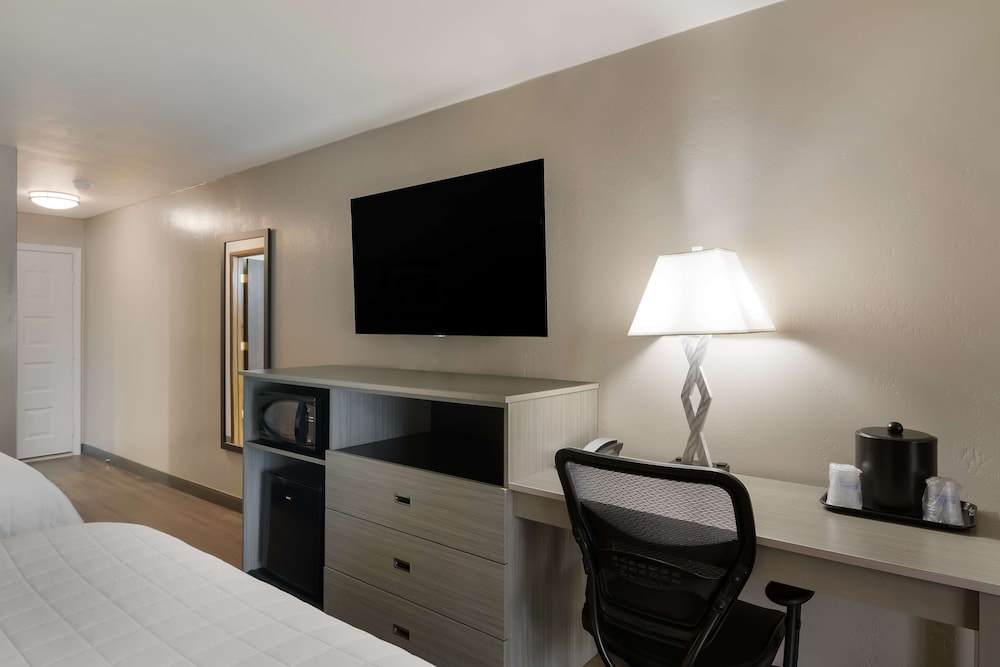 Standard Room, 2 Queen Beds, Non Smoking, Balcony