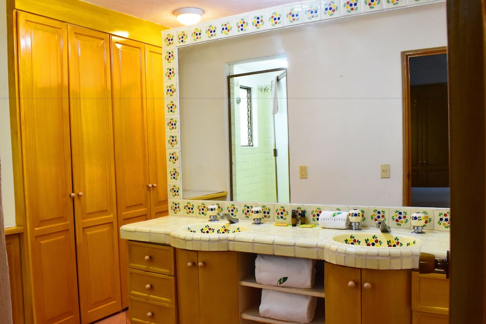 Family Suite, 3 Bedrooms - Photo 7