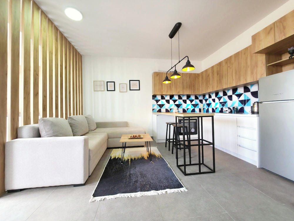 Superior Studio Suite, City View