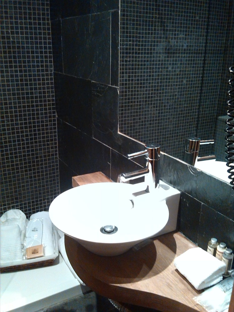 Standard Double or Twin Room - Photo 2