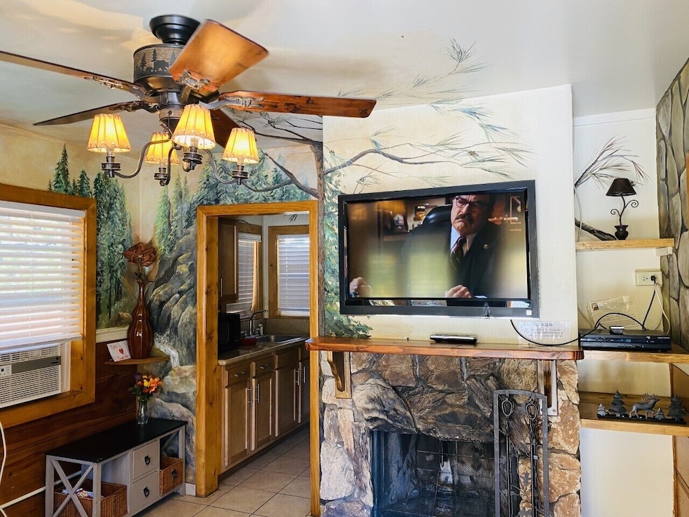 Romantic Cabin, Private Bathroom, Mountain View (009 1BR/1Q )