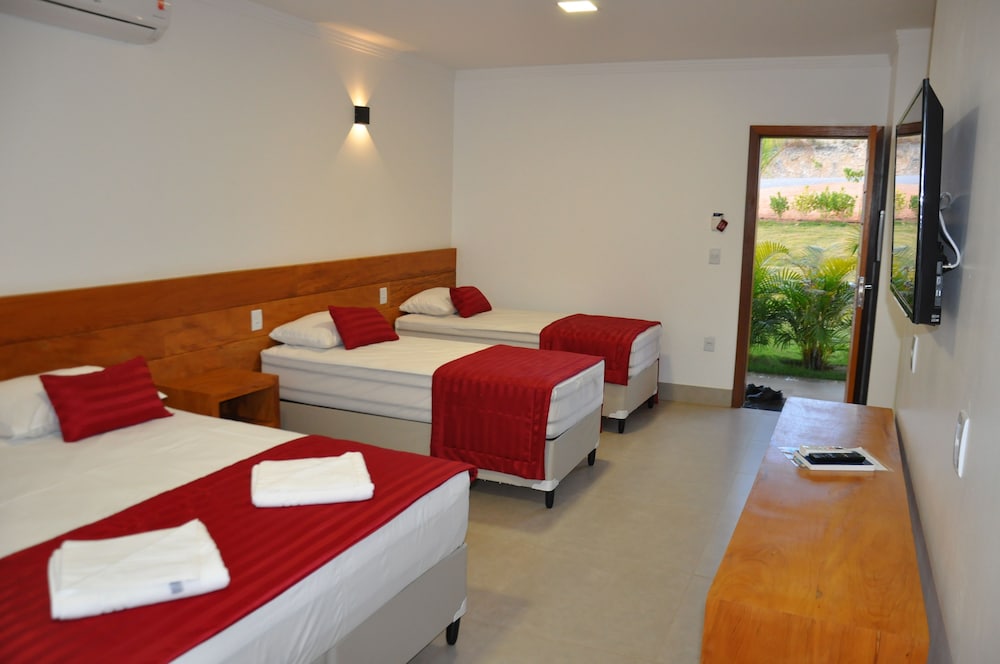 Deluxe Suite, 1 Bedroom, Partial Lake View, Ground Floor - Photo 4