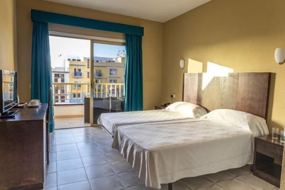 Standard Double Room, 2 Twin Beds - Photo 4