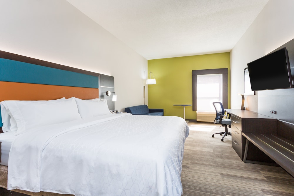 Suite, 1 King Bed - Photo 1