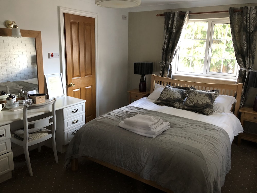 Suite, Ensuite photo 1