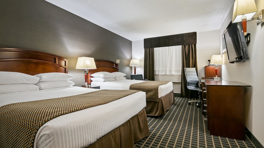 Standard Room, 2 Queen Beds, Non Smoking, Refrigerator & Microwave (Walk-in Shower) - Photo 1
