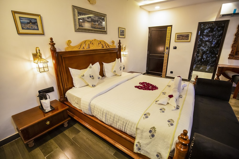 Royal Suite with Bathtub