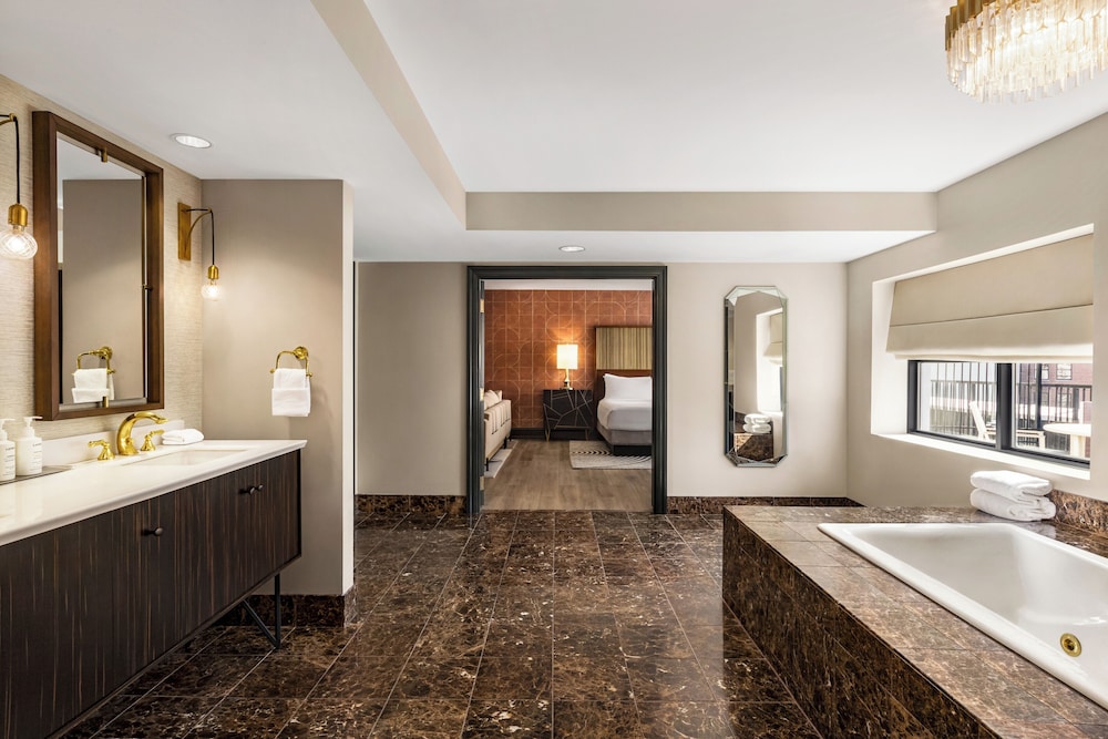 Signature Suite, 1 King Bed, Balcony - Photo 11