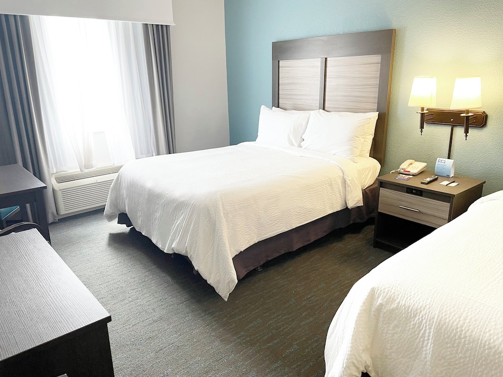 Standard Room, 2 Queen Beds - Photo 2