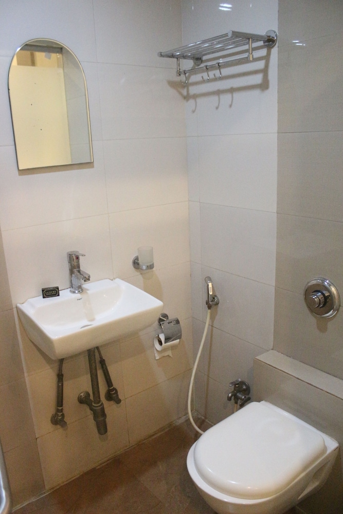 Deluxe Room - Photo 6