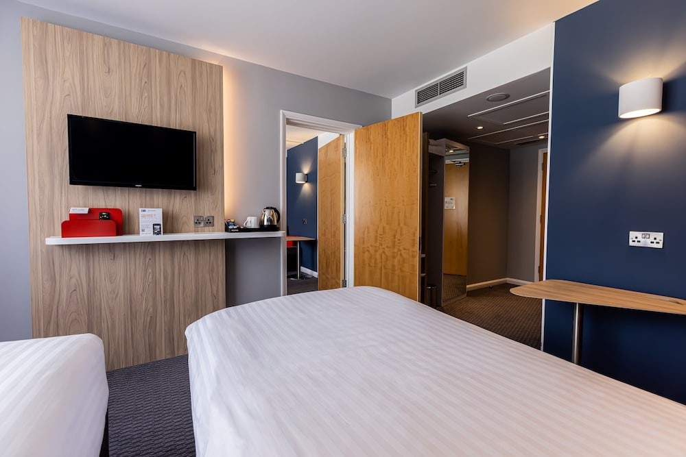 Standard Room, 2 Twin Beds (with Free Hot Breakfast) - Photo 4