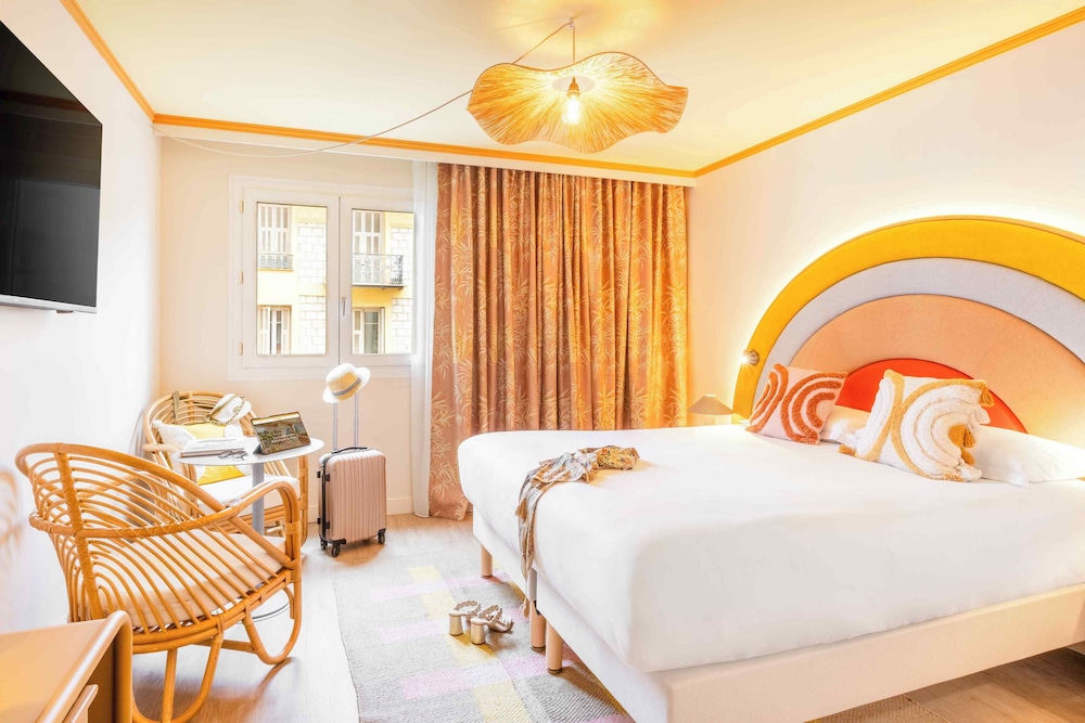 Classic Double Room thumbnail 6