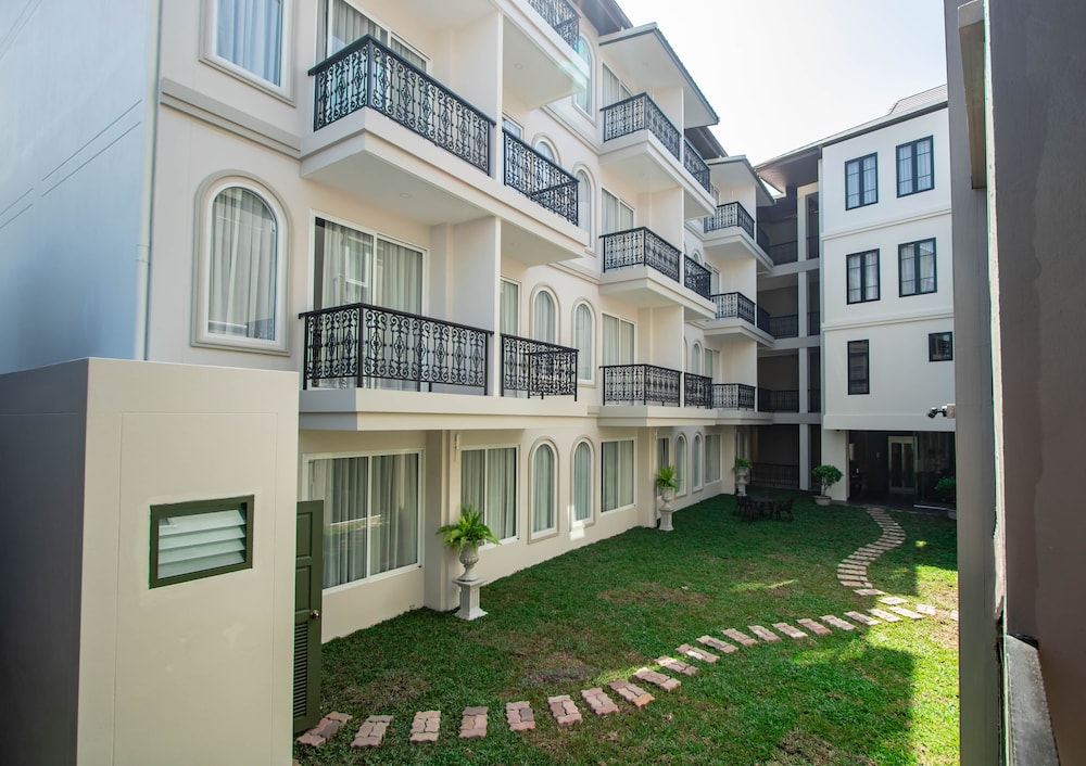 Premier Triple Room - Photo 16