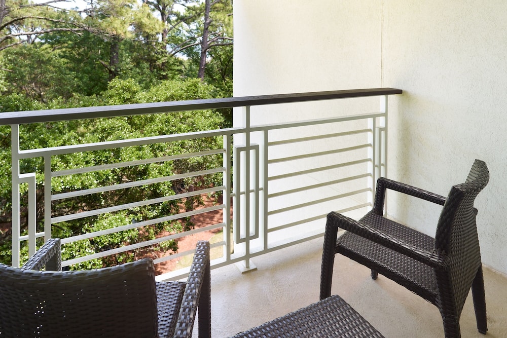 Executive Suite, 1 King Bed with Sofa bed, Balcony (Island)
