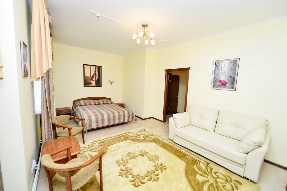 Family Room (Deluxe)
