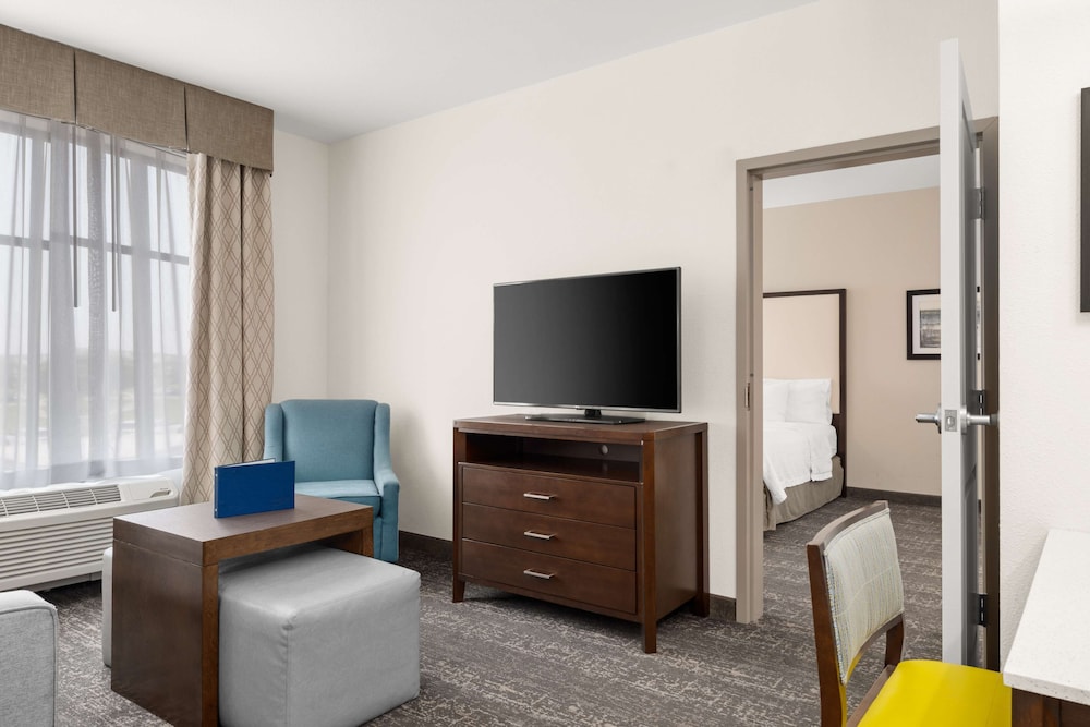 Suite, 2 Queen Beds, Accessible, Non Smoking (Hearing) photo 3