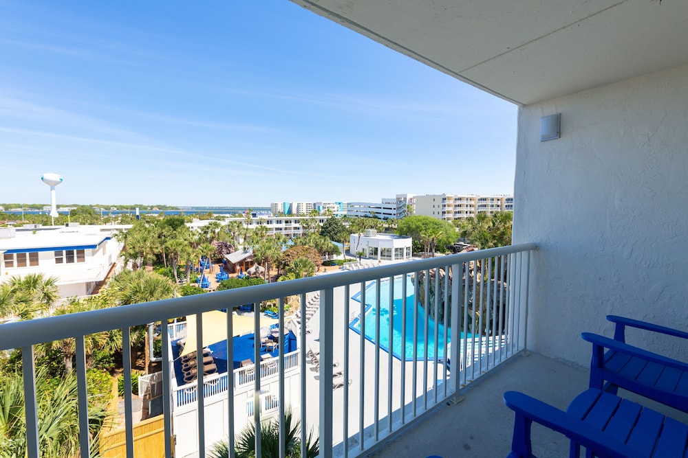 Junior Suite, Multiple Beds, Pool View photo 3