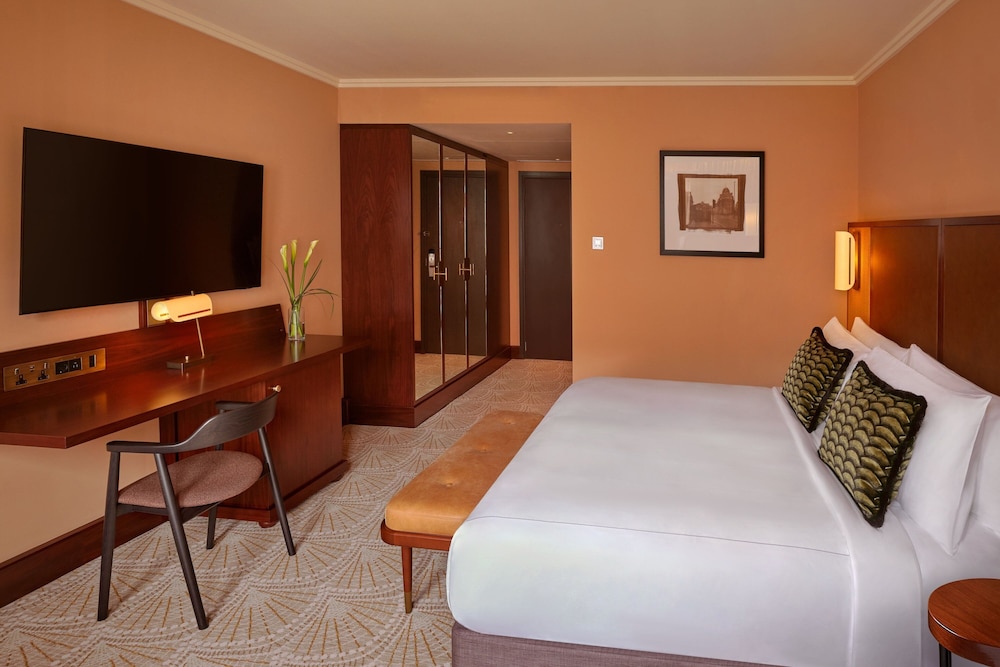 Superior Double Room, 1 King Bed (Barlow House) thumbnail 5