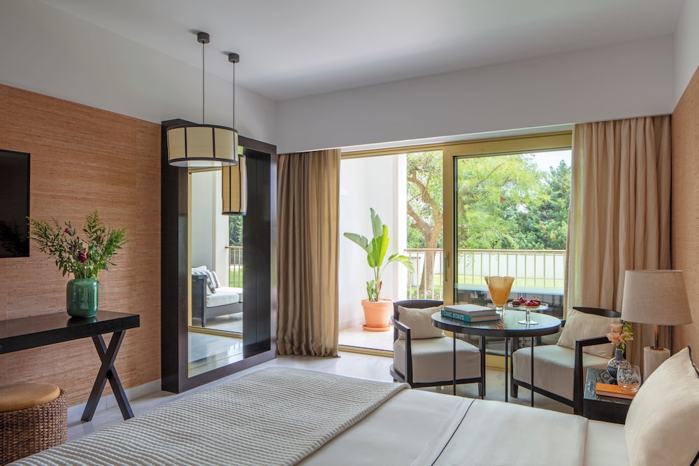 Deluxe Room, 1 King Bed, Balcony - Photo 1