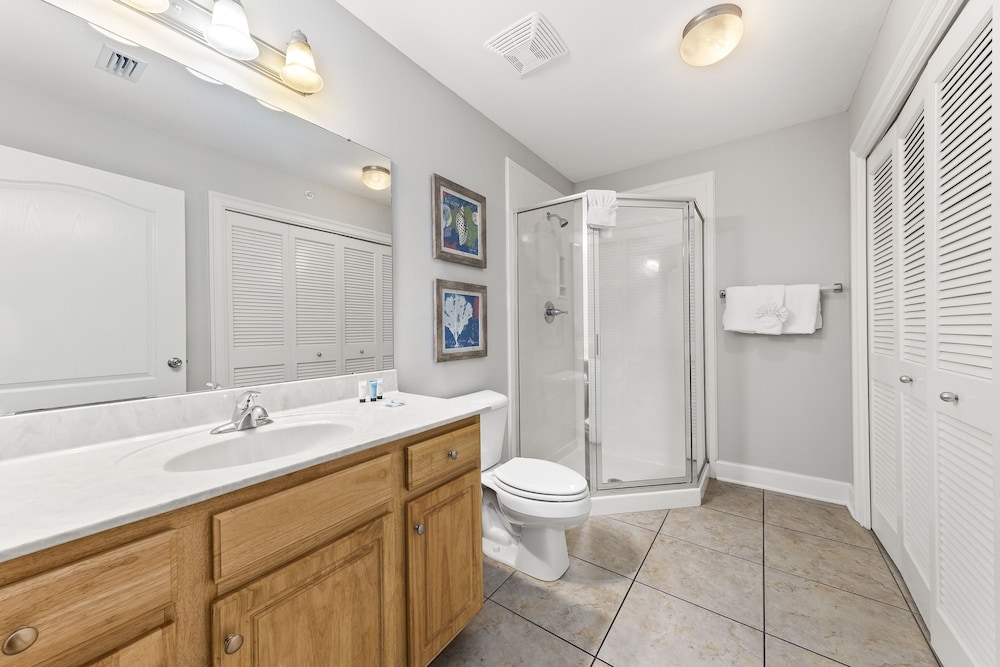 Classic Condo, 3 Bedrooms, Balcony, Ocean View photo 2