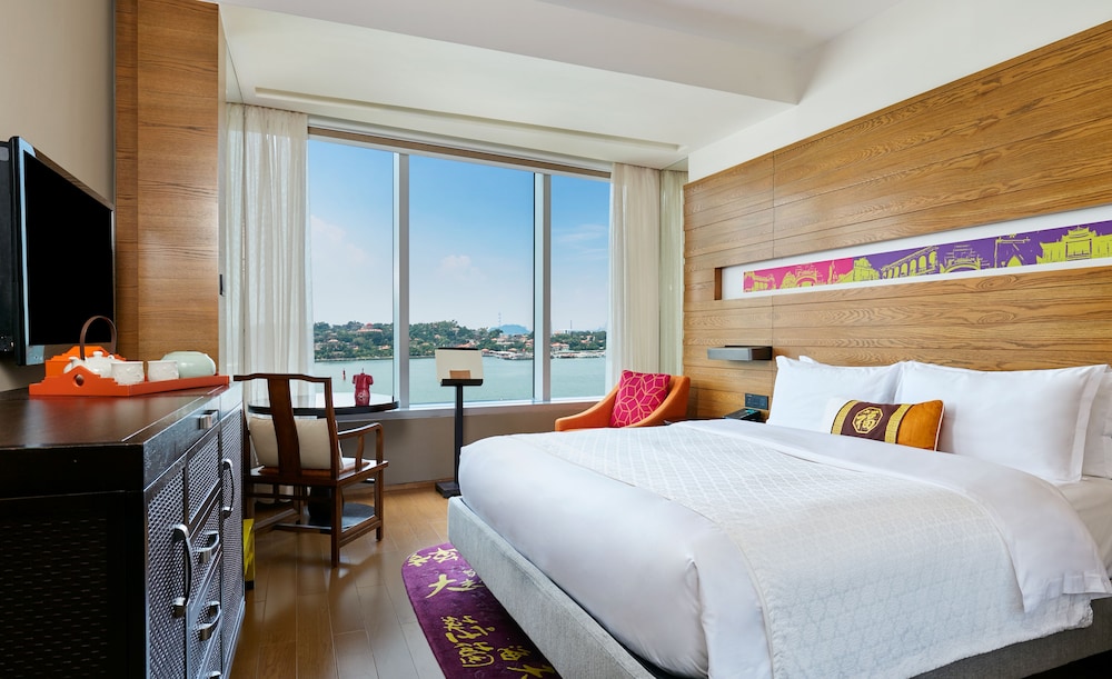 Standard Room, 1 King Bed, Sea View (High Floor) - Photo 4