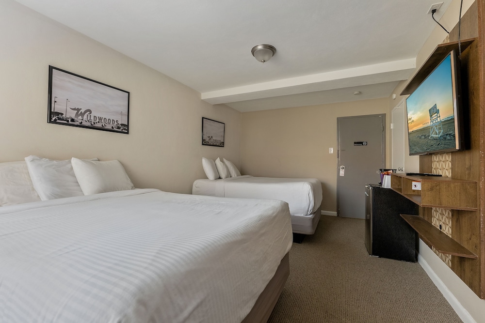 Economy Double Room, 2 Queen Beds, Non Smoking photo 1