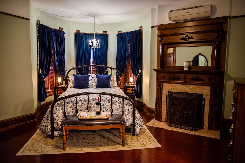 Deluxe Room, 1 Queen Bed, City View, Tower