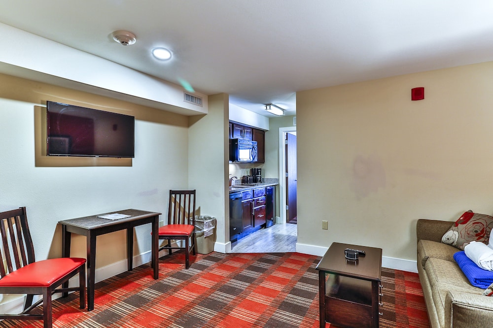 Suite, 1 Bedroom, Kitchenette (Queen and Sleeper Sofa) photo 1